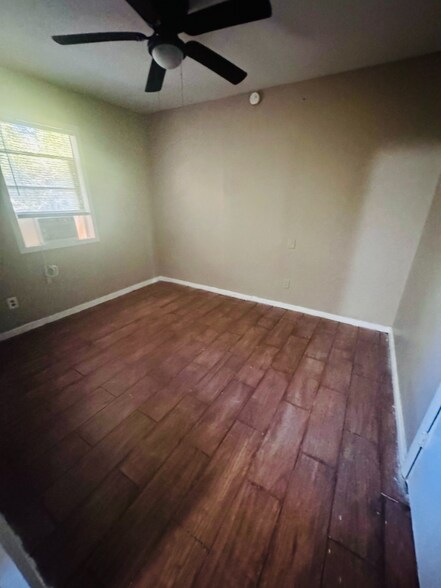 Building Photo - 889 Baker Rd