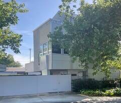 Building Photo - 300 20th St