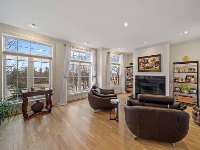 Building Photo - 2048 Valor Ct