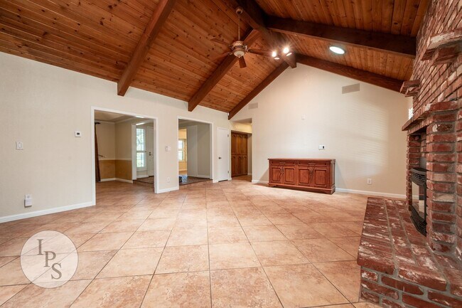 Building Photo - Woodward Park Home, 3BR/2BA, Pool, Spa, Gr...