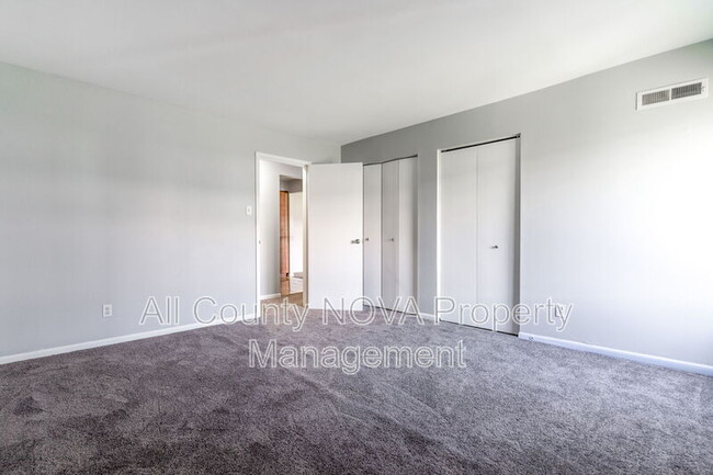 Building Photo - 10122 Campus Way S