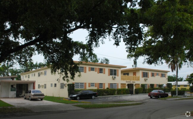Building Photo - Rascal Hollywood