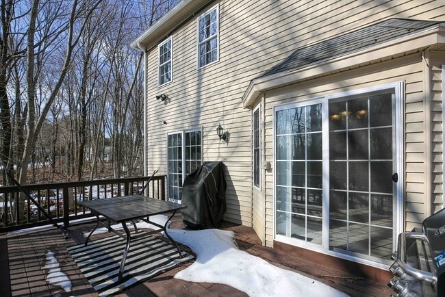 Building Photo - 12 Coldbrook Rd