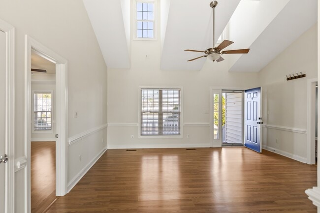 Building Photo - 726 Addington Dr