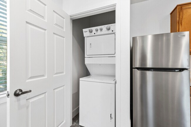 Building Photo - 2600 W Rumble Rd