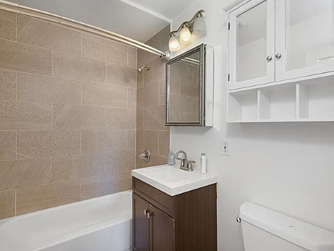 Building Photo - Charming 2-Bedroom Home in Prime 92117 Loc...