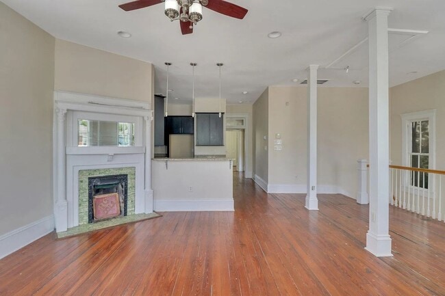 Building Photo - 2 BED | 2 BATH | PRIVATE FRONT AND BACK PORCH | MIDTOWN