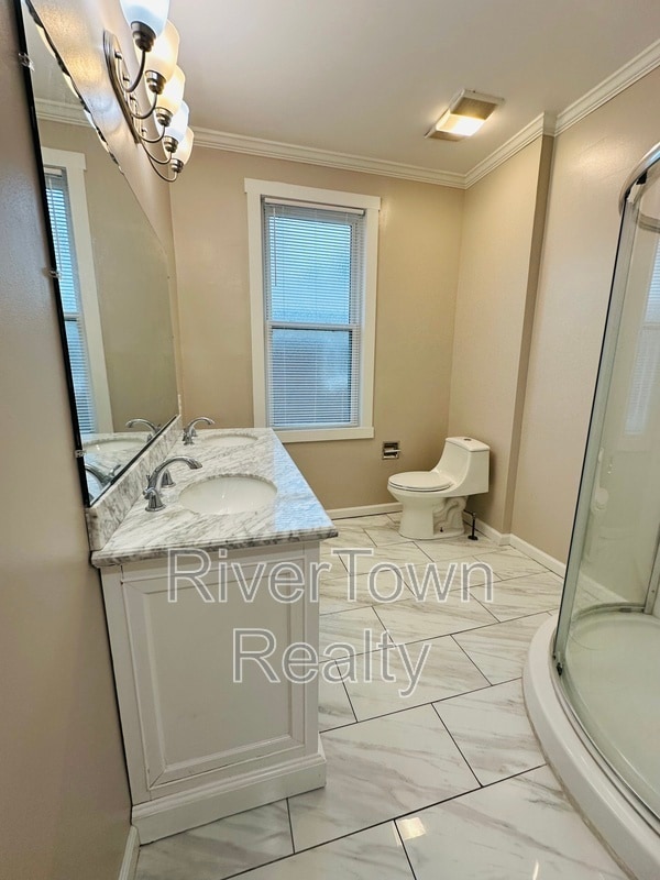 Building Photo - 215 N Bellevue Blvd