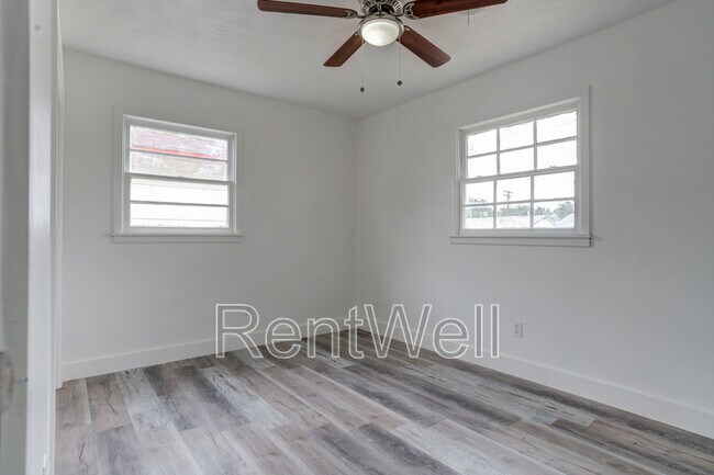 Building Photo - 1612 68th St