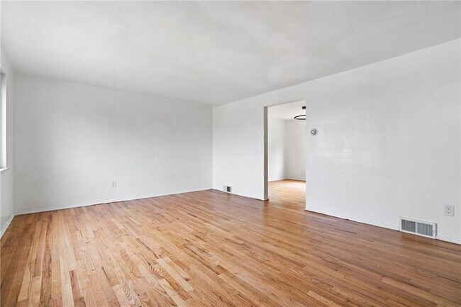 Building Photo - 5408 Verona Rd