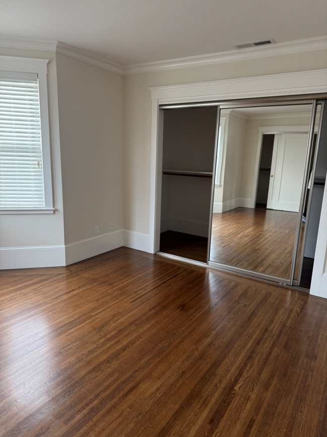 Building Photo - Welcome to this charming 2-bedroom, 1-bathroom in South San Francisco