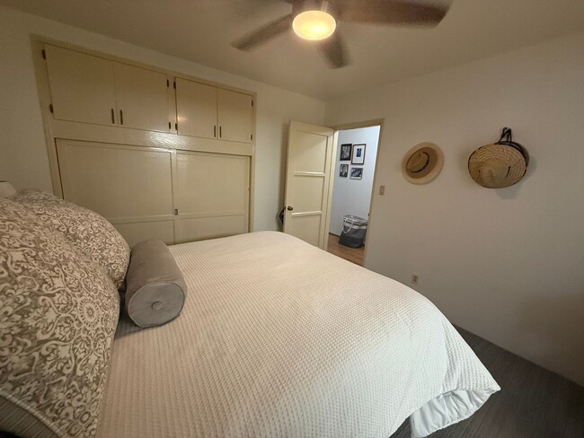 Building Photo - Charming 2 Bedroom, 2 Bath Home with Fence...