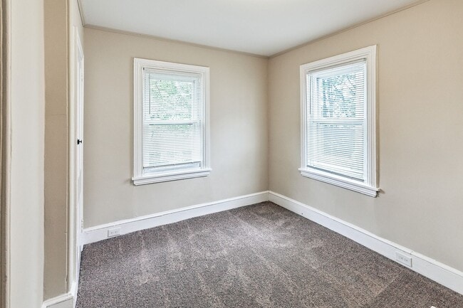 Building Photo - 3 bedroom, 1 bath, newly renovated home in Little Italy
