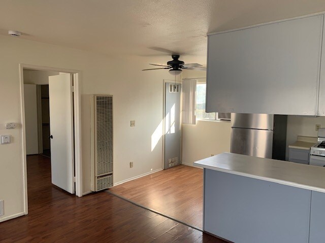 Building Photo - 147 S Ave 56