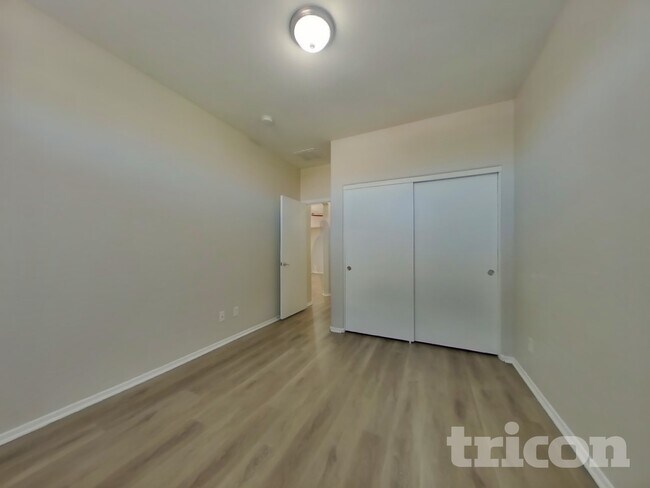 Building Photo - 16823 W Cottonwood St