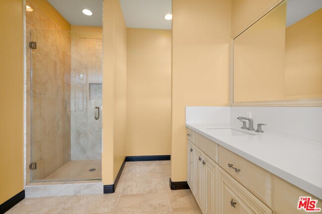 Building Photo - 1036 El Medio Ave