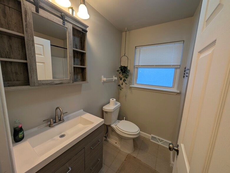 Building Photo - 799 Gates Ave