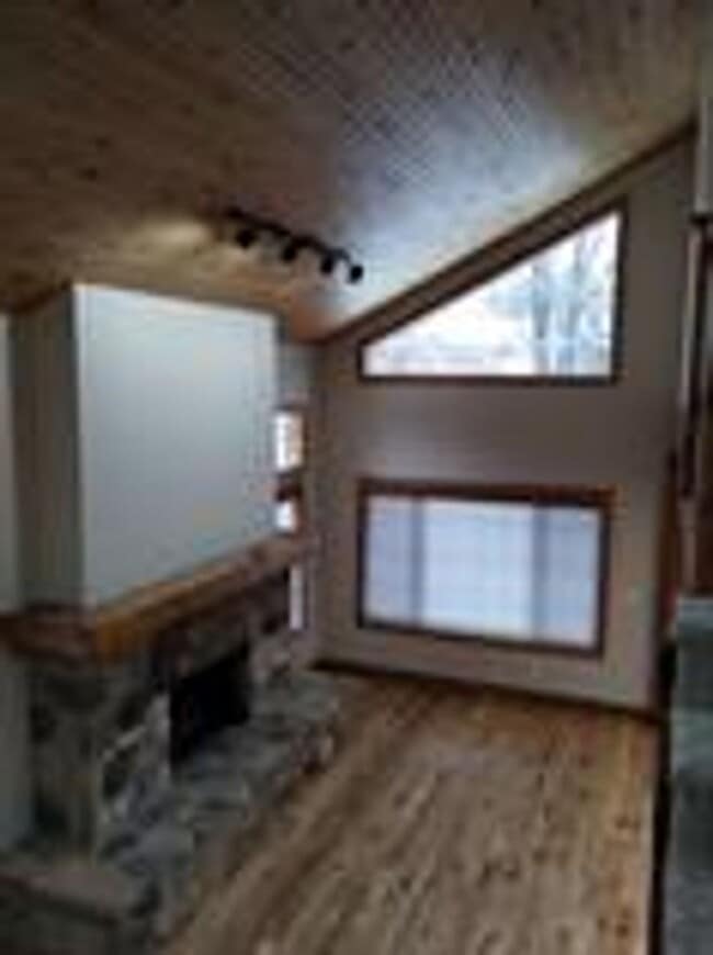 Building Photo - Spacious Cottonwood Heights Home with Vaulted Ceilings & Finished Basement