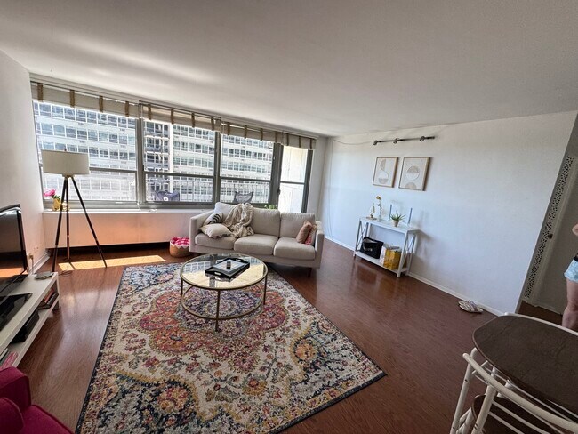 Building Photo - 3550 N Lake Shore Dr