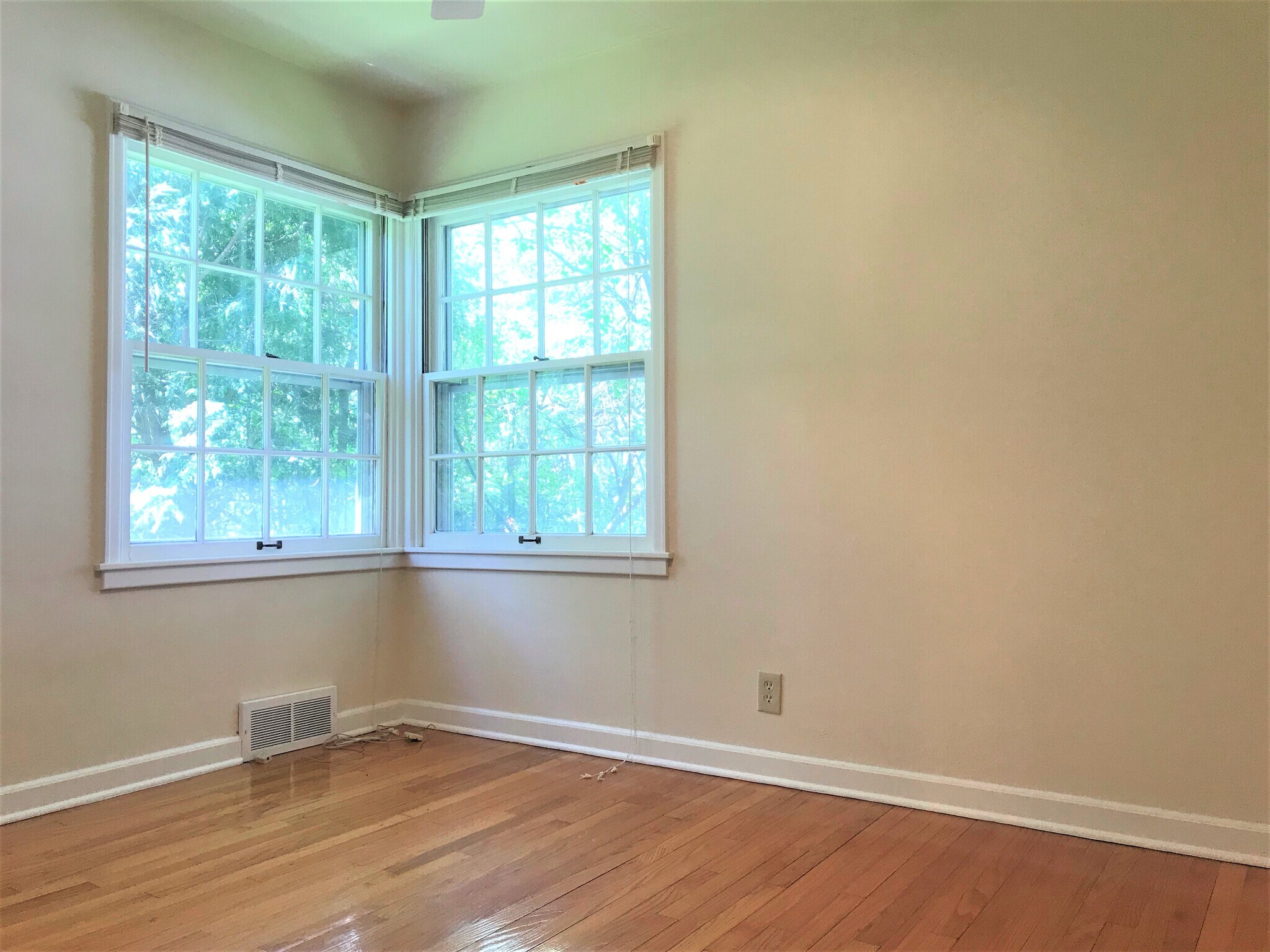 Building Photo - 306 S Owen Dr