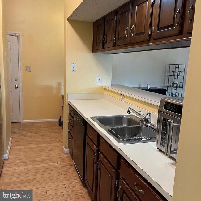 Building Photo - 24 Inverness Cir