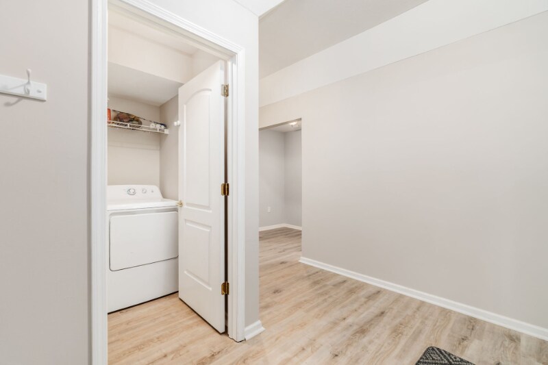 Building Photo - 757 Spring Valley Dr