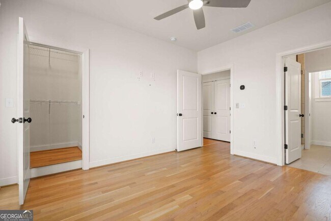 Building Photo - 689 Fraser St SE