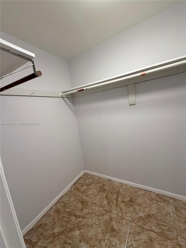 Building Photo - 16920 NE 4th Ct