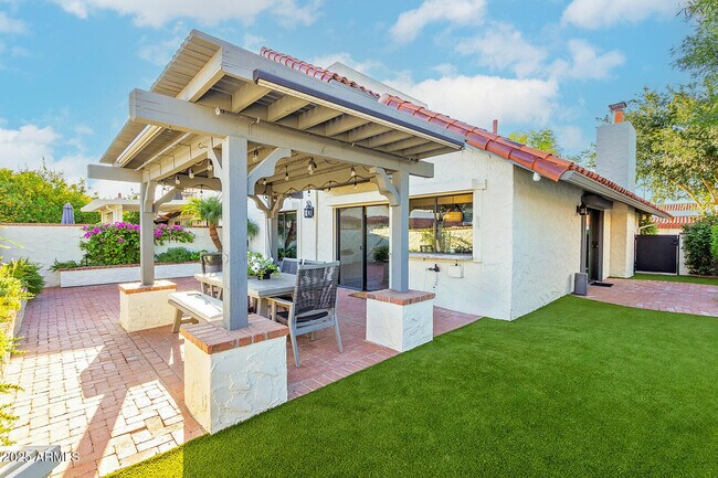 Building Photo - 5822 N Scottsdale Rd