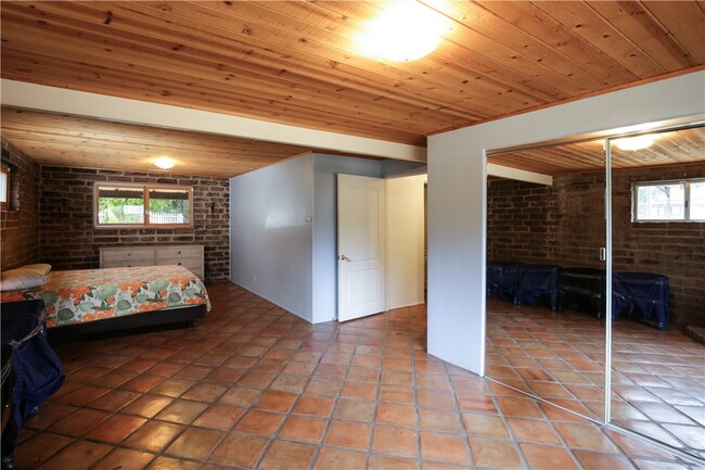 Building Photo - 17825 Bear Valley Ln