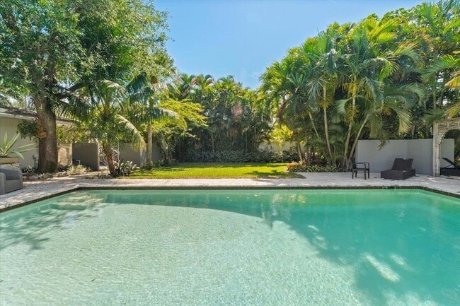 Building Photo - 1635 Seabreeze Blvd