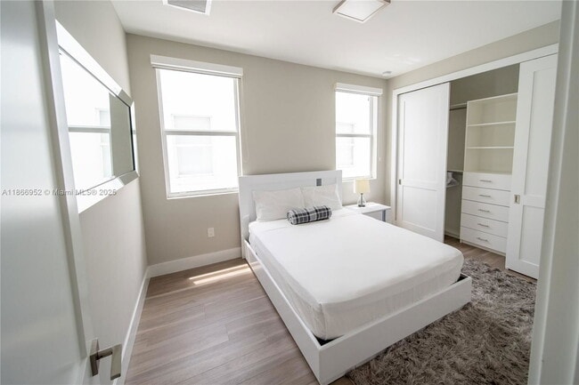 Building Photo - 3653 SW 26th St