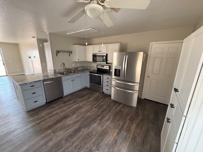 Building Photo - 521 W Jardin Loop