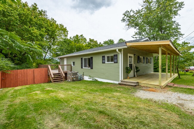 Exterior - 219 Vreeland St