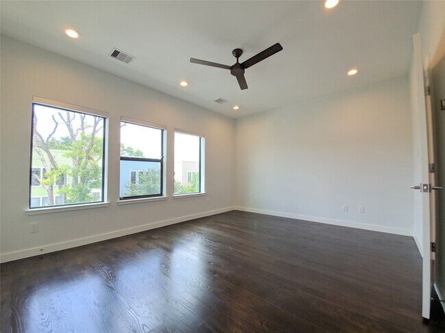 Building Photo - 4307 Schuler St