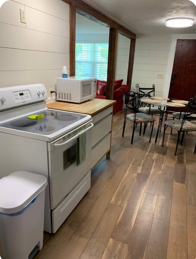 Building Photo - 911 11th St