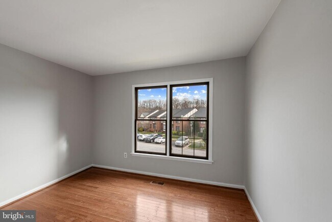 Building Photo - 20 Rhodes Pl
