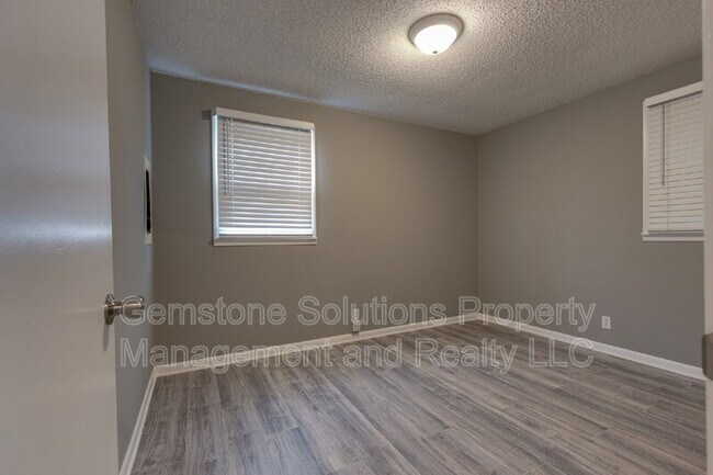 Building Photo - 2305 Dalebrook Ct