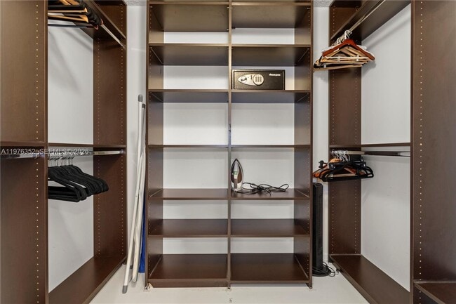 Building Photo - 19555 E Country Club Dr