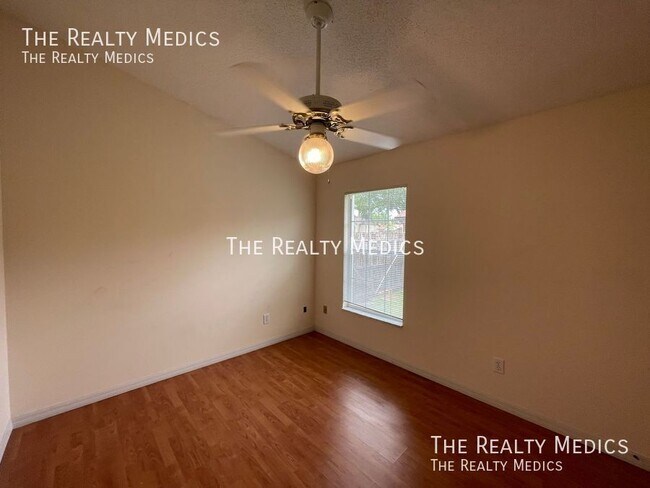 Building Photo - 737 Lagoon Dr