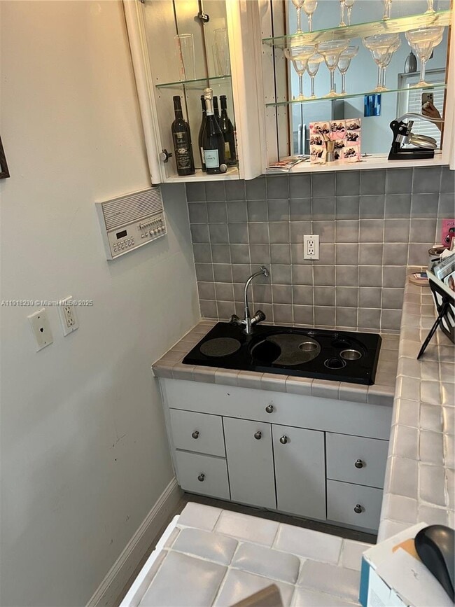 Building Photo - 6284 SW 26th St