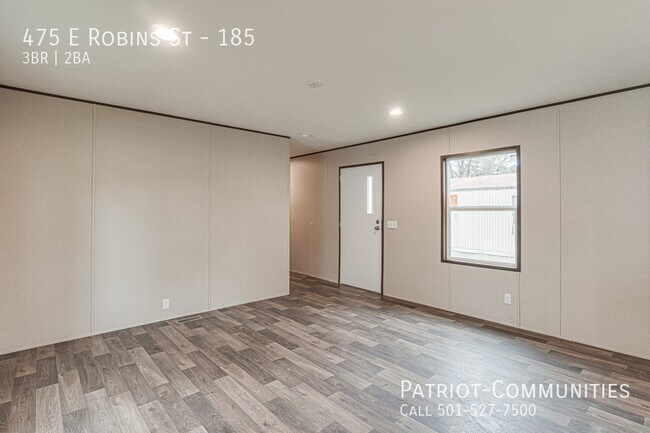 Building Photo - 475 E Robins St