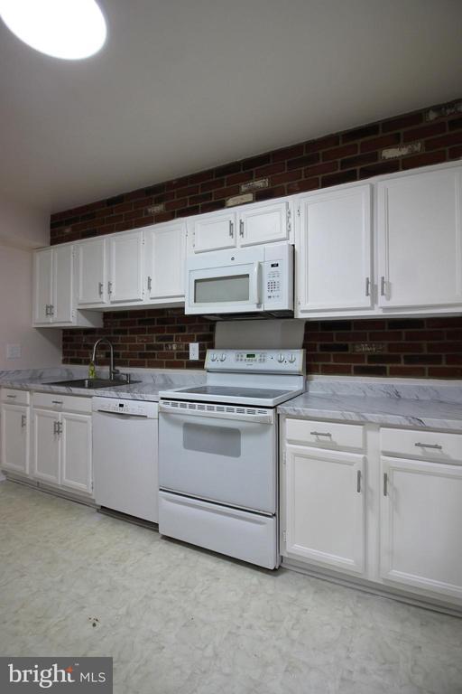 Building Photo - 7765 Brandeis Way