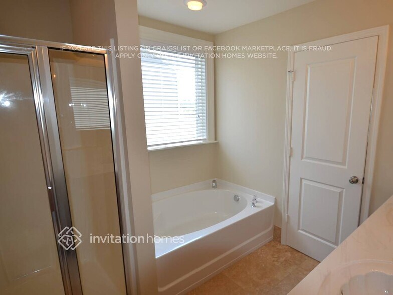 Building Photo - 5718 Verrazano Dr