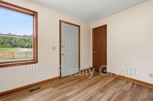 Building Photo - 763 Tingen Rd