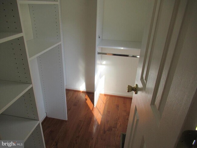 Building Photo - 803 Purple Martin Ct