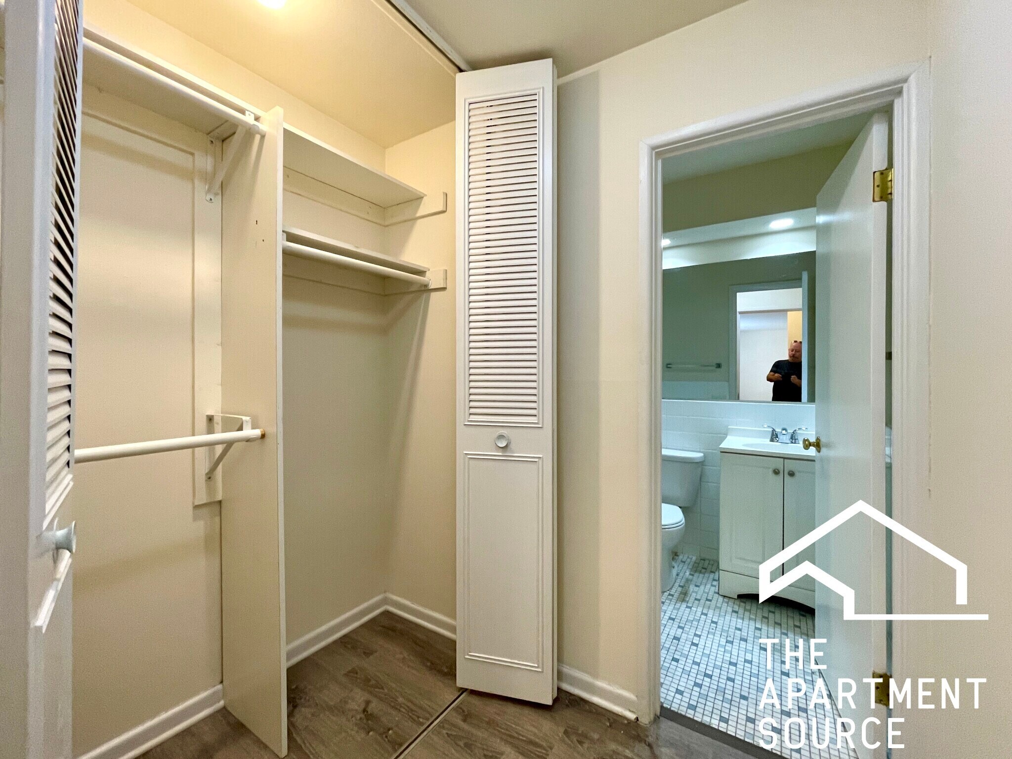 Building Photo - 6006 N Kenmore Ave