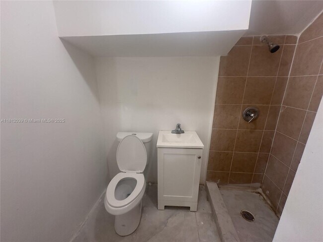 Building Photo - 225 NE 56th St
