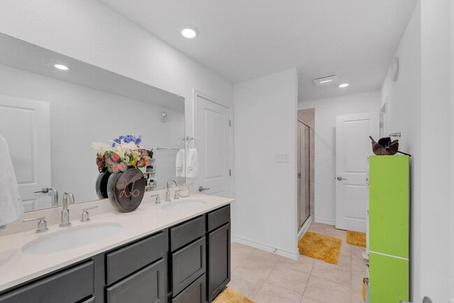 Building Photo - 112 Gracie Wy