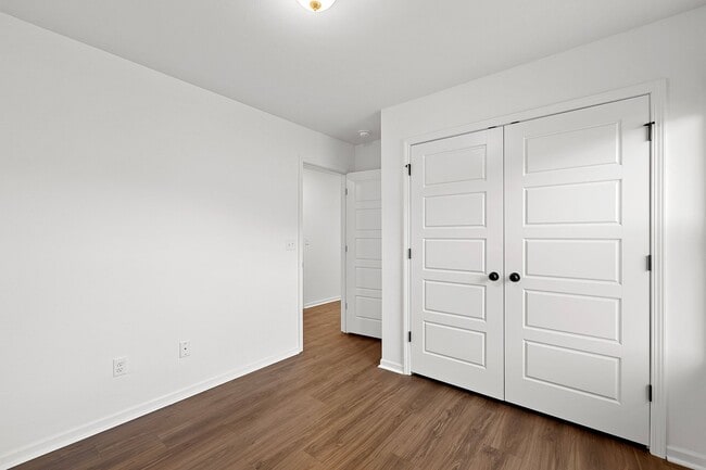 Building Photo - New Beginnings Start At AMRR: 4 bedroom / 2 bath in Apple Crossing!